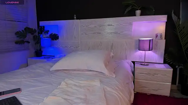 angelina hilton online show from April 2026 11:42:02 AM