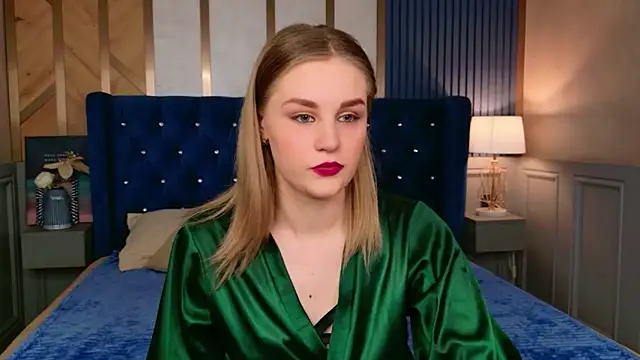 Snapshot of Molly_Voses chatting on May 2026 08:36:01 PM Molly Voses online show from May 2026 08:36:01 PM