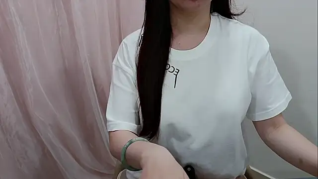 Snapshot of minami-yuiyui chatting on May 2026 01:34:01 AM minami-yuiyui online show from May 2026 01:34:01 AM