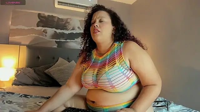 Zara Holly  online show from May 2026 07:10:02 PM