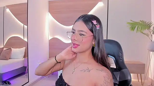 Snapshot of dulce_glow_ chatting on April 2026 02:47:01 AM dulce glow online show from April 2026 02:47:01 AM