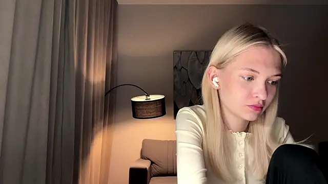 EvelineMolima online show from May 2026 08:02:02 PM