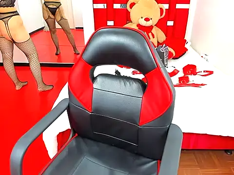 Snapshot of scarlett_red_1 chatting on April 2026 05:36:01 PM scarlett red 1 online show from April 2026 05:36:01 PM