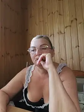 White-Chocolatte online show from June 2026 02:10:02 PM