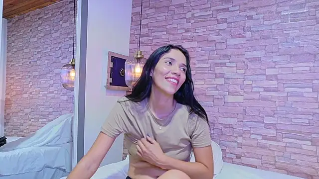 martina thompson  online show from April 2026 07:36:01 PM