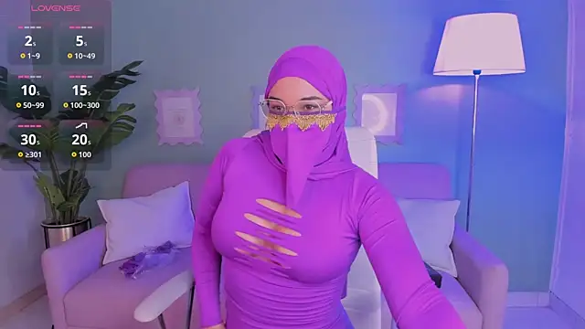 Snapshot of SamiraLuxe chatting on April 2026 09:47:01 AM SamiraLuxe online show from April 2026 09:47:01 AM