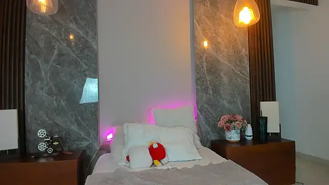 Scarlett Evanss  online show from April 2026 11:48:01 AM