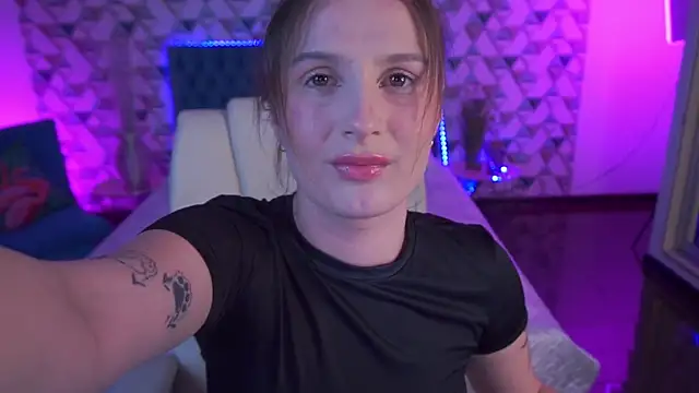 VikVikLove online show from May 2026 07:44:02 PM