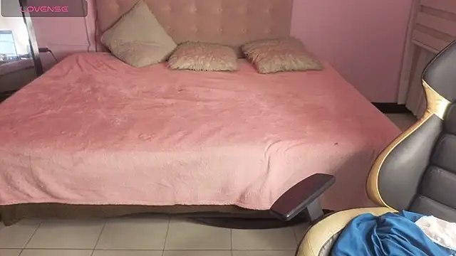 Sweet cat t online show from June 2026 01:52:02 AM