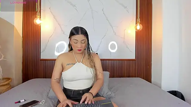 Eroticxcouple online show from May 2026 04:23:01 PM