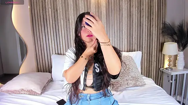 Snapshot of NicolSantos chatting on April 2026 11:39:02 AM NicolSantos online show from April 2026 11:39:02 AM