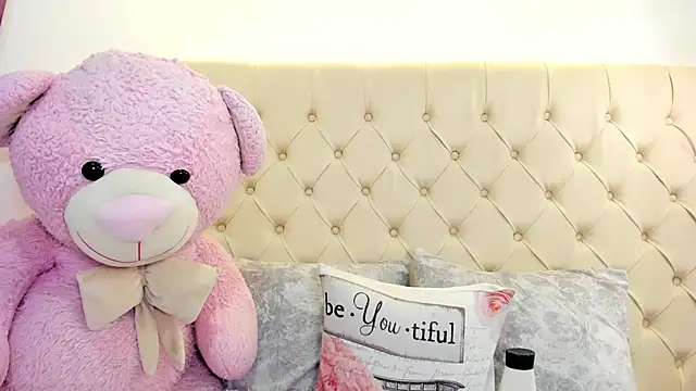 paula amira online show from April 2026 12:43:01 PM