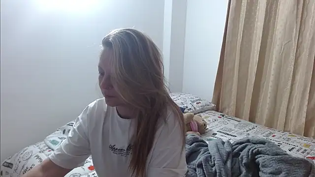 SKY SANZ online show from April 2026 03:00:02 AM