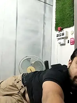 Snapshot of hornydaddy_21 chatting on April 2026 01:44:01 PM hornydaddy 21 online show from April 2026 01:44:01 PM