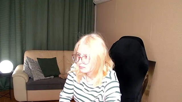 Lily Spark  online show from May 2026 01:36:02 AM