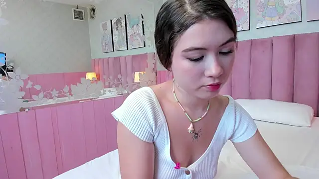 Snapshot of Hellencute18_ chatting on April 2026 07:04:02 PM Hellencute18 online show from April 2026 07:04:02 PM