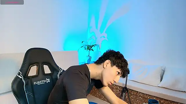 Snapshot of Valentino_Rey chatting on April 2026 12:00:02 PM Valentino Rey online show from April 2026 12:00:02 PM