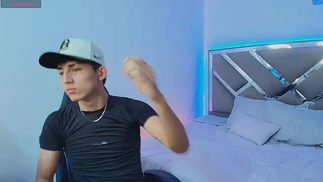 Snapshot of Valentino_Rey chatting on April 2026 12:01:01 PM Valentino Rey online show from April 2026 12:01:01 PM