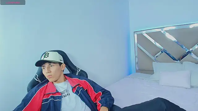 Snapshot of Valentino_Rey chatting on April 2026 12:06:02 PM Valentino Rey online show from April 2026 12:06:02 PM