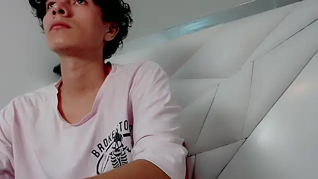 Snapshot of Shirowitheb chatting on April 2026 01:05:02 PM Shirowitheb online show from April 2026 01:05:02 PM