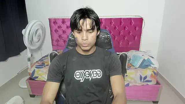 Snapshot of skinny_sam chatting on June 2026 05:51:02 AM skinny sam online show from June 2026 05:51:02 AM