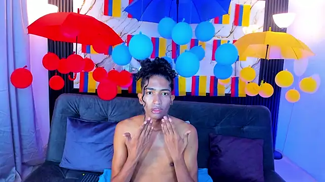 Snapshot of triiangel_latinboy chatting on June 2026 12:09:02 PM triiangel latinboy online show from June 2026 12:09:02 PM