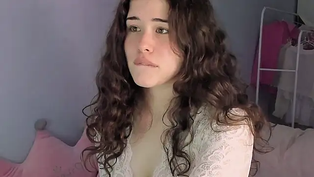Snapshot of ChloeBlisss chatting on June 2026 10:14:02 AM ChloeBlisss online show from June 2026 10:14:02 AM
