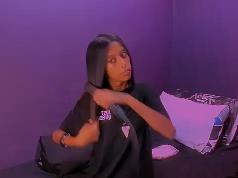 Indianteezerr online show from April 2026 12:43:01 PM