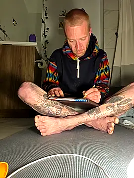 Snapshot of rawanduncut4u chatting on April 2026 07:58:02 AM rawanduncut4u online show from April 2026 07:58:02 AM