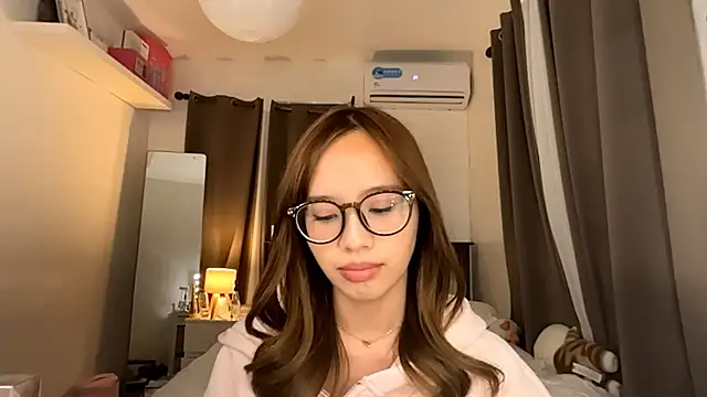 VondaHolmquest online show from April 2026 12:53:02 PM