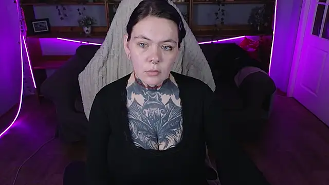 QwertyAnnie Lbo online show from April 2026 12:19:01 AM