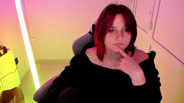 GoldenKiss online show from April 2026 07:01:01 PM
