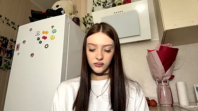 Snapshot of Miamooney chatting on April 2026 06:08:01 AM Miamooney online show from April 2026 06:08:01 AM