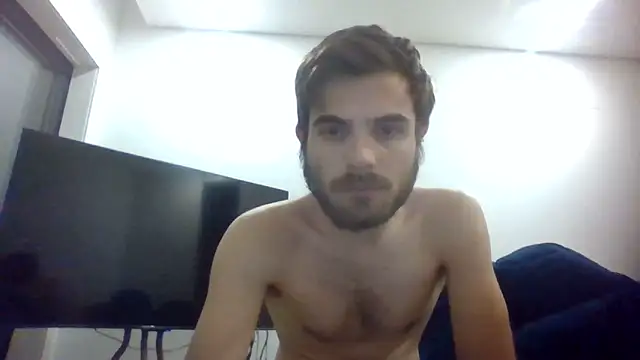 danievio21 online show from May 2026 11:36:01 PM