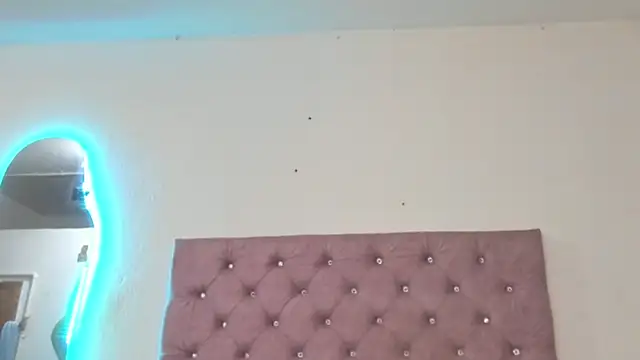 laurenlaine online show from June 2026 11:26:01 PM