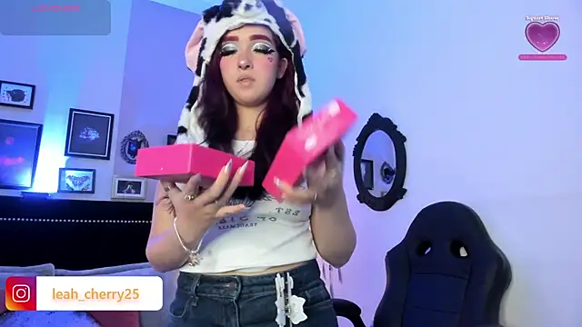 Leah cherry online show from May 2026 09:42:01 PM
