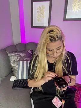 Aliss Taylor1 online show from April 2026 10:30:02 PM