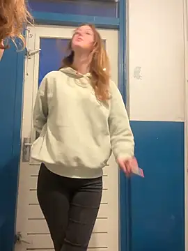 SweetNatalie699 online show from April 2026 07:19:01 PM