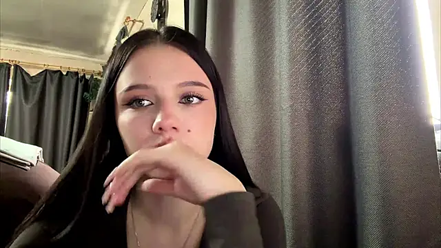 TessGolias online show from April 2026 09:54:01 AM