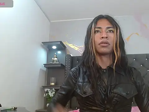 Naomisaenz01 online show from May 2026 06:54:02 AM