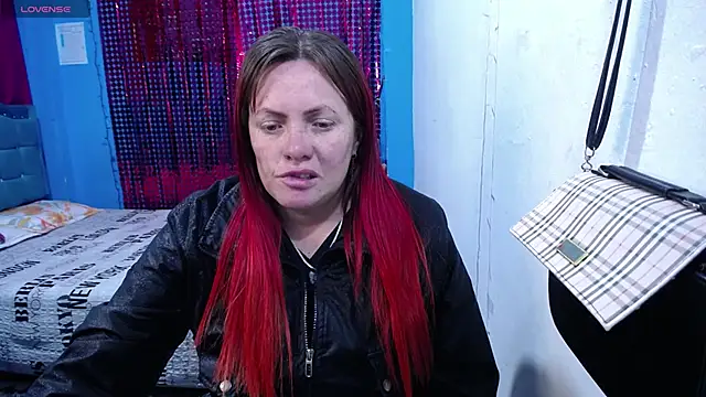carolinhe26 online show from May 2026 07:54:01 PM