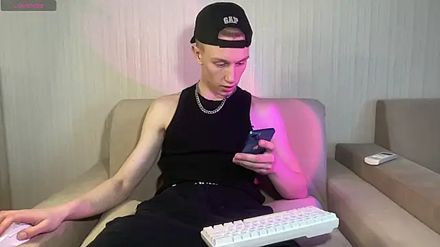 Travis Gracile online show from April 2026 09:18:01 AM