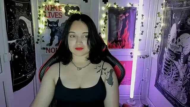 Snapshot of Caroline_cutte chatting on June 2026 06:54:02 AM Caroline cutte online show from June 2026 06:54:02 AM