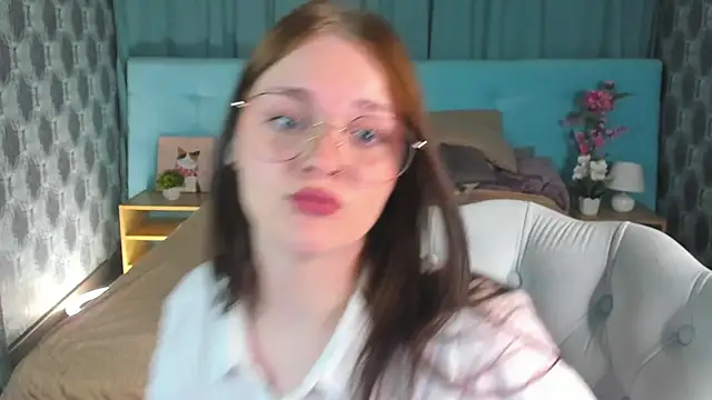 Emilly Hiil online show from May 2026 12:51:01 AM