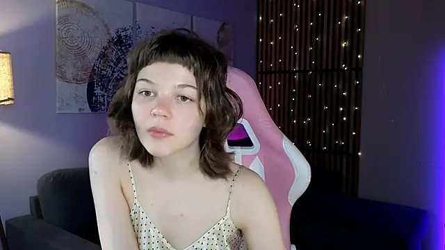 Snapshot of kira_naughtly chatting on April 2026 02:13:02 PM kira naughtly online show from April 2026 02:13:02 PM