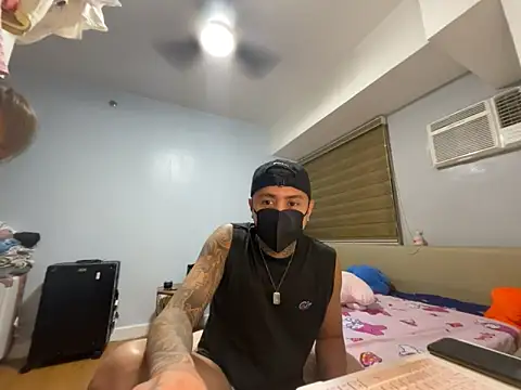 Snapshot of tattoo_hottie chatting on April 2026 05:40:01 PM tattoo hottie online show from April 2026 05:40:01 PM