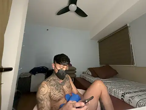 Snapshot of tattoo_hottie chatting on April 2026 08:20:02 PM tattoo hottie online show from April 2026 08:20:02 PM