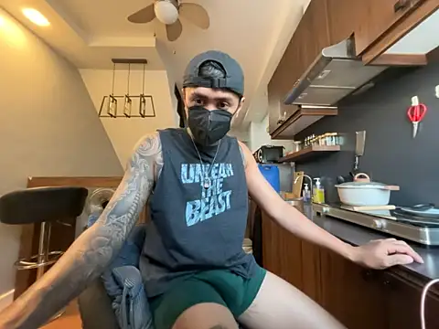 Snapshot of tattoo_hottie chatting on April 2026 09:32:01 AM tattoo hottie online show from April 2026 09:32:01 AM