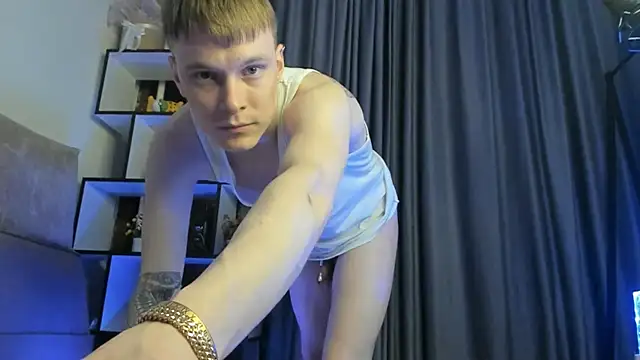 Snapshot of TwinkWhite chatting on April 2026 09:39:33 PM TwinkWhite online show from April 2026 09:39:33 PM