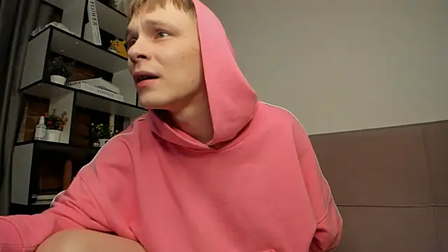 Snapshot of TwinkWhite chatting on May 2026 09:42:02 PM TwinkWhite online show from May 2026 09:42:02 PM